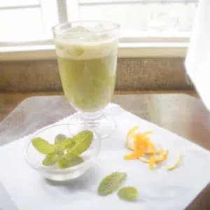 5 Green Tea Drink Recipes for Weight Loss 4 Iced matcha green tea with lemon zest and fresh mint